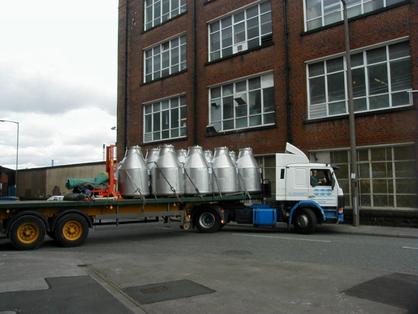 Large bin Screw Feeder For the Speciality Chemicals Industry